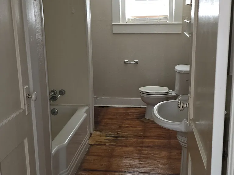 411 W 27th St — Photo 3