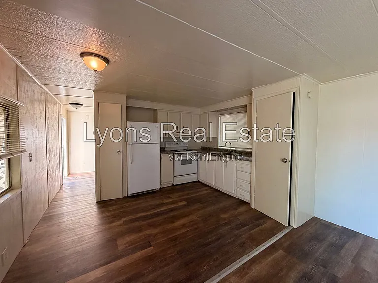 7555 Ebson Dr — Photo 3