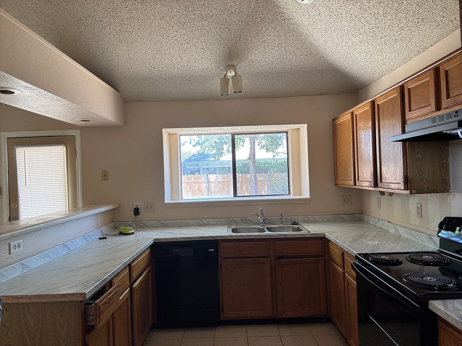 3 bed, 1480 sqft, $2,100 — Photo 4