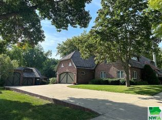 417 6th Ave, Sheldon, IA 51201