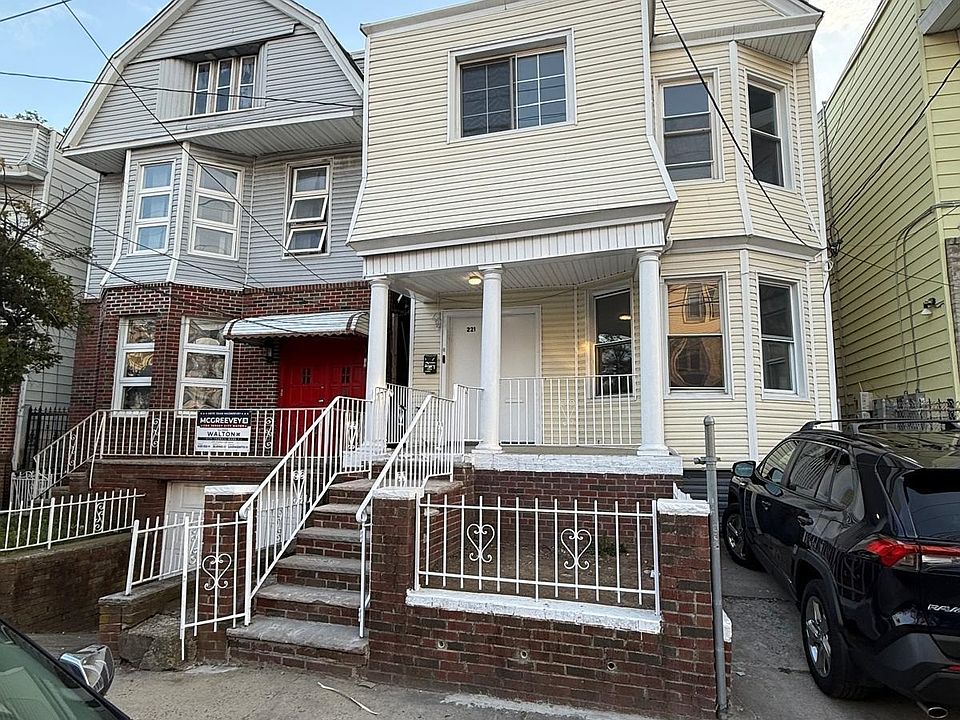 1st image of 221 Wilkinson Ave #2
