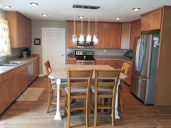 2nd image of 570 Meadow Lake Dr