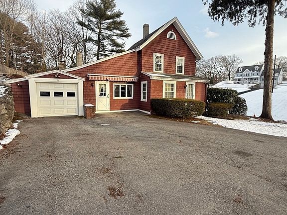 3rd image of 519 Essex St