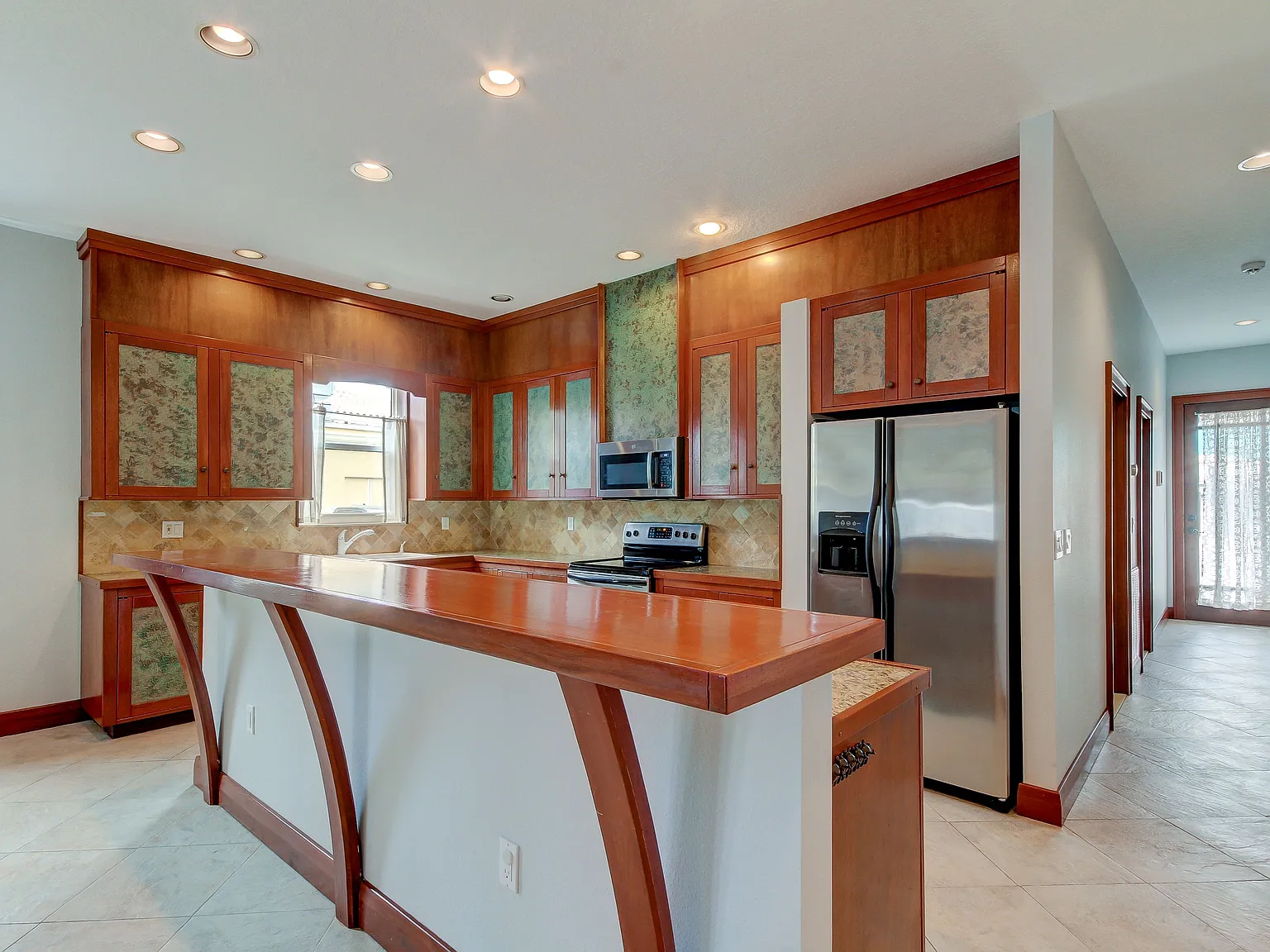 4 bed, 1845 sqft, $4,200 — Photo 2
