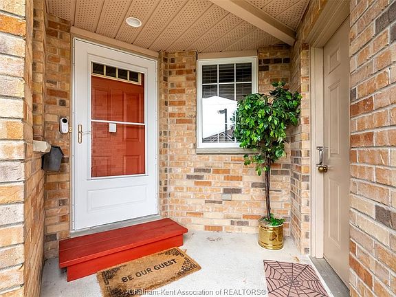 4th image of 154 Semenyn Ave #24