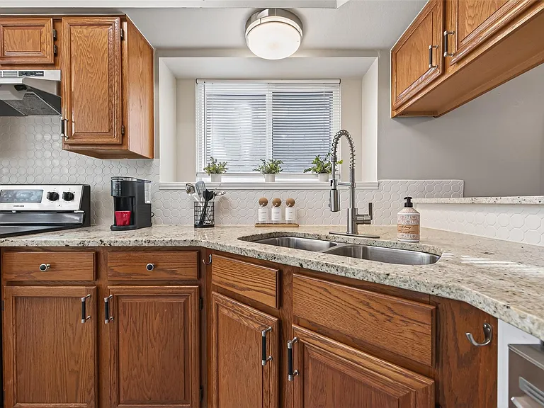 6635 Queensclub Dr — Photo 19