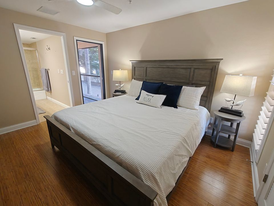 MBR w/ access to MBR Bath & small lanai.