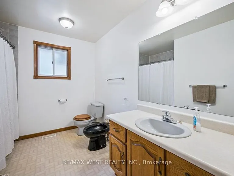 42 Azores Cres #MAIN — Photo 11