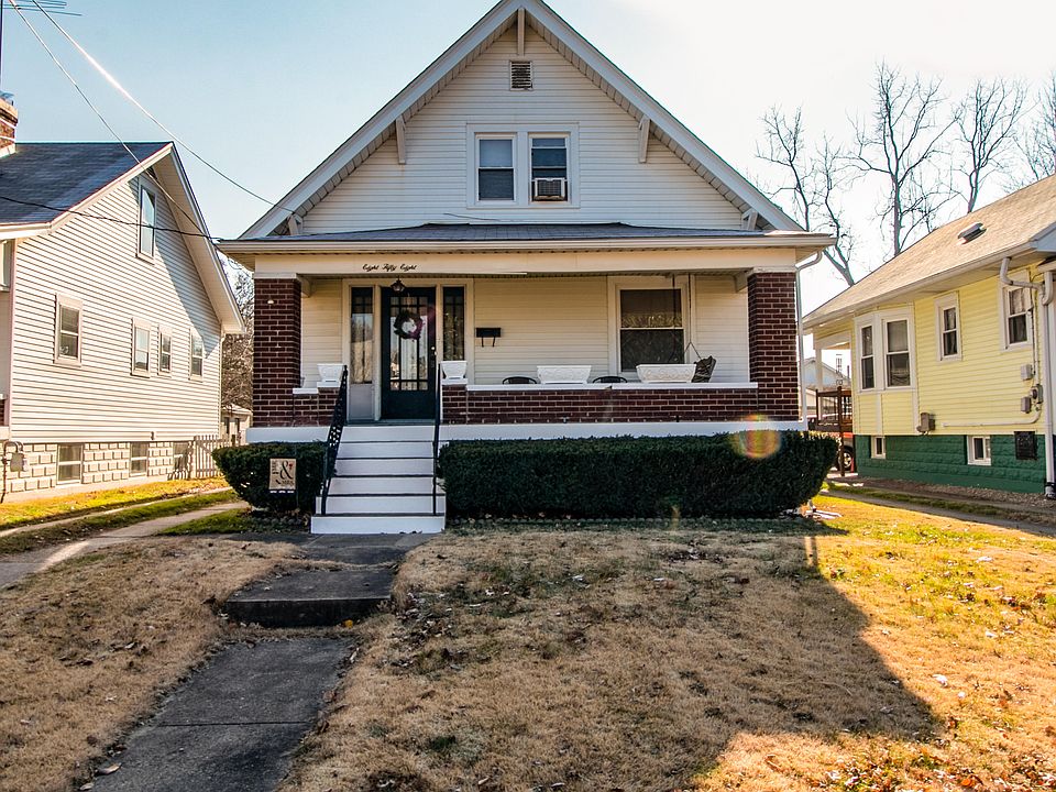 1st image of 858 Clarks Ln