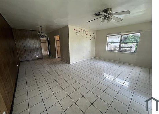 4th image of 1622 NW 8th Ave