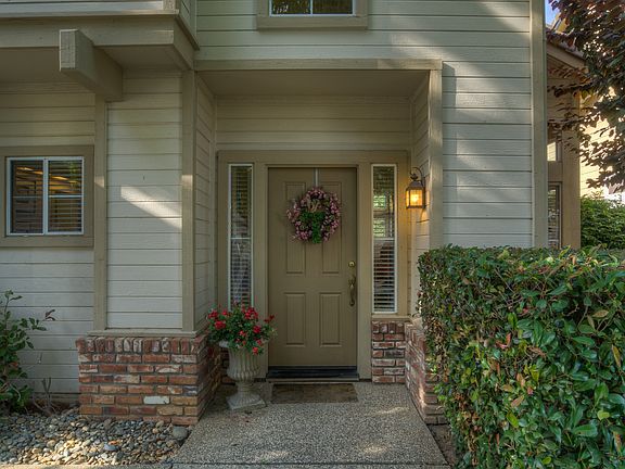 2nd image of 120 Sutcliffe Cir
