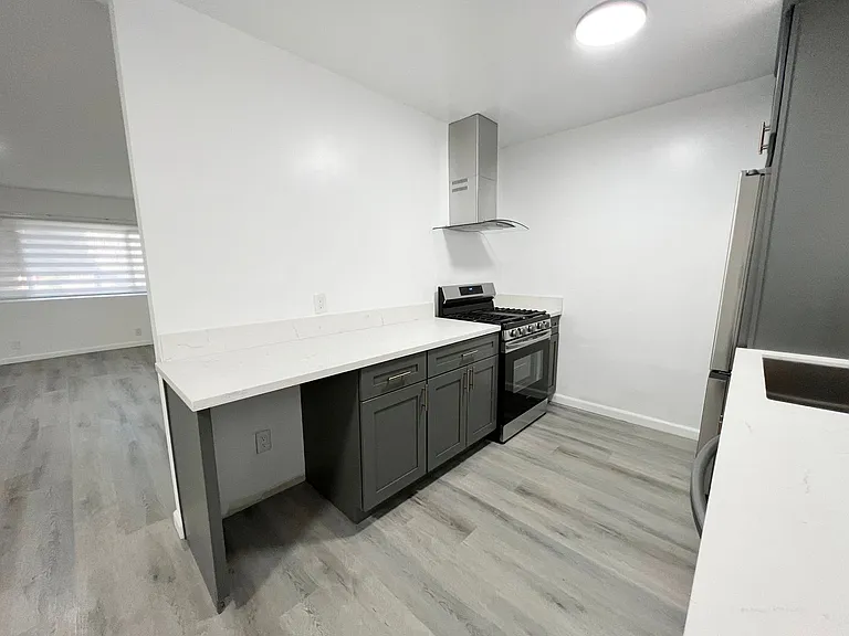 1063 Justin Ave — Photo 11