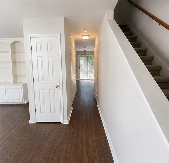 103 Lodge Creek Cir — Photo 3