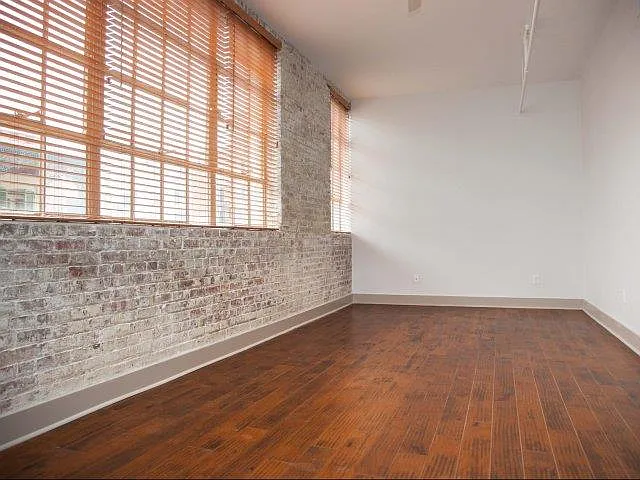 DH Holmes Apartments — Photo 24