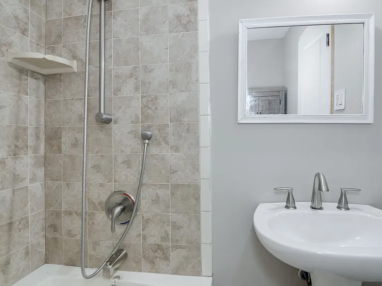 208 Maywood Dr — Photo 22