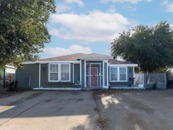 1221 Eisenhower Dr, Laredo, TX 78046