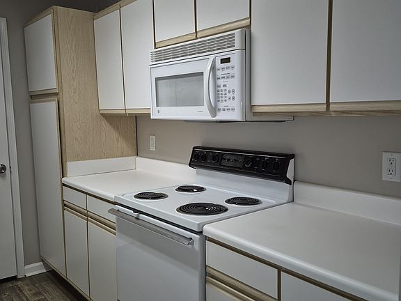 3rd image of 2092 S Sherwood Dr APT L100