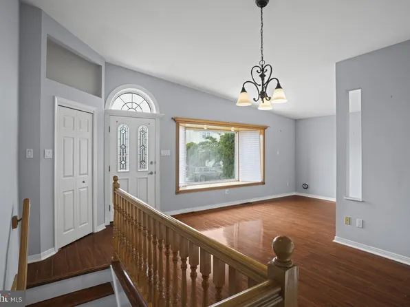 8836 Macon St, Philadelphia, PA 19152