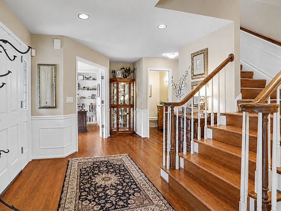 3rd image of 21923 NE 21st Pl