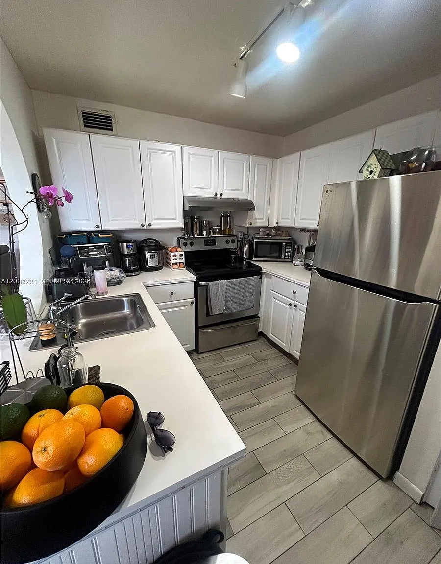 3 bed, 2.5 bath, 2900 sqft, $2,800 — Photo 4