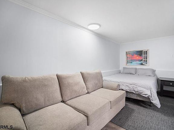 4th image of 7 S Richards Ave Floor 1