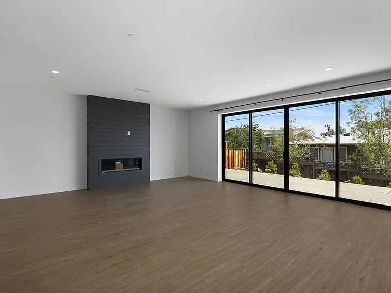 21552 Treetop Ln — Photo 16