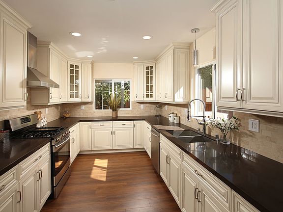 3rd image of 4846 La Crescenta Ave