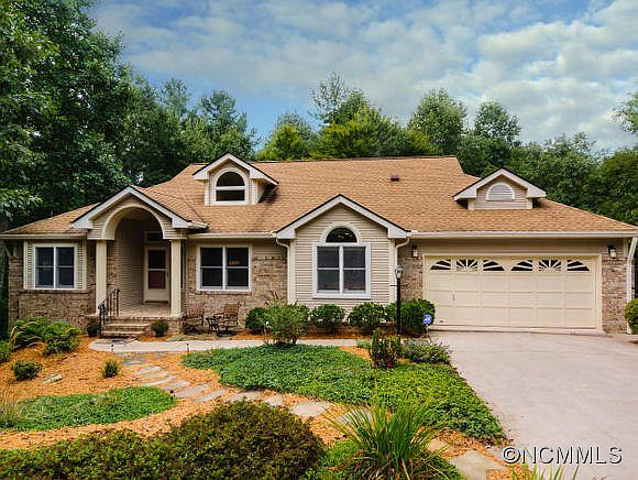 1st image of 206 N Tallyho Ln