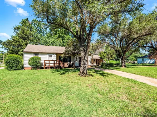 221 S Delaware St, Dewey, OK 74029