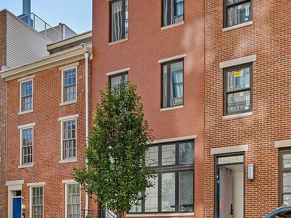 2nd image of 2106 Spring St
