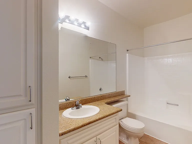 Emerald Pointe — Photo 13