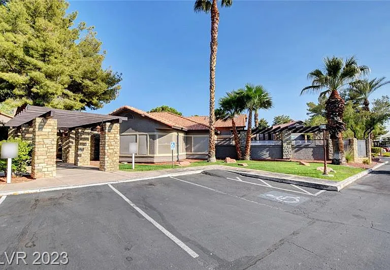 2750 S Durango Dr — Photo 8