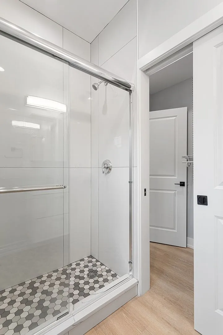 3 bed, 810 sqft, $2,950 — Photo 3