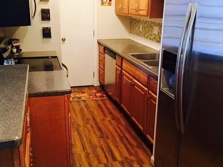 930 Margarite Dr #D — Photo 3