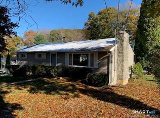 40 Pollys Ln, Uncasville, CT 06382