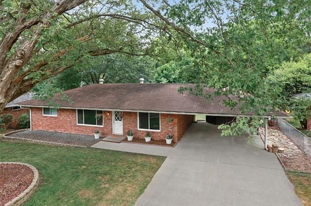 1st image of 484 Jo Ann Dr SE
