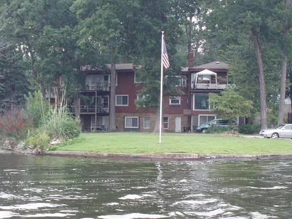 1 bed, 950 sqft, $1,550 — Photo 2
