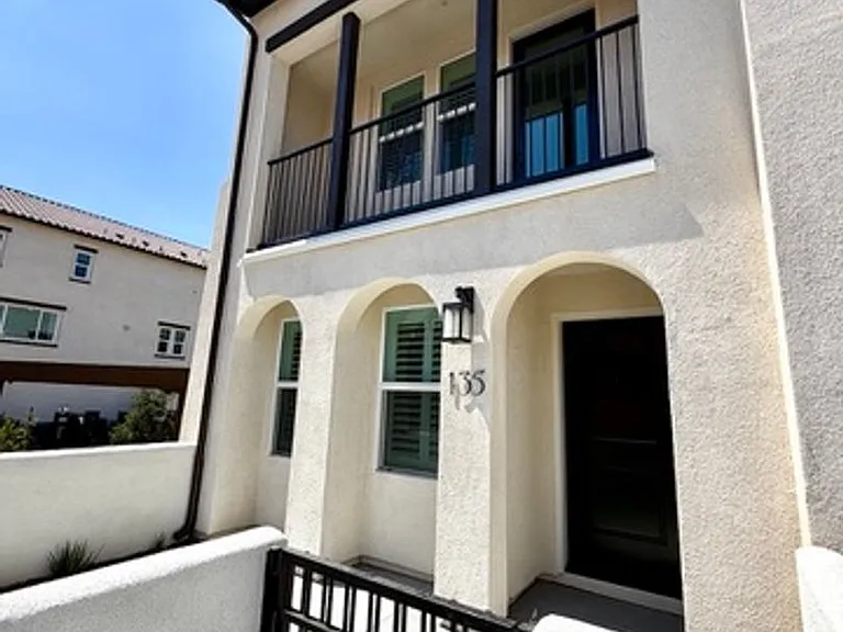 135 Evergreen Ln — Photo 2