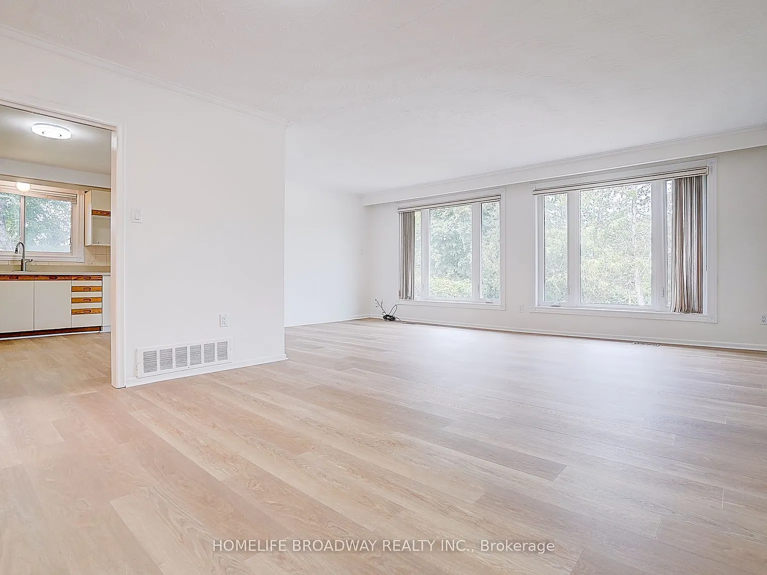 4 bed, $3,800 — Photo 2