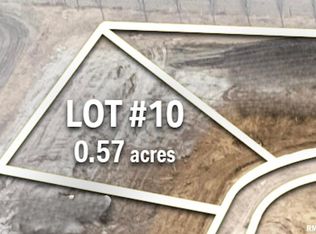 10 Maple Grv, Donahue, IA 52746