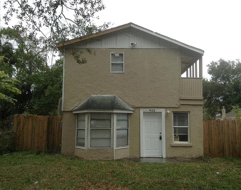 1st image of 922 N Castle Ct