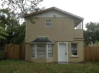 922 N Castle Ct, Tampa, FL 33612