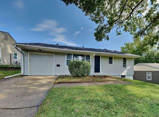 1815 NE 55th St, Gladstone, MO 64118