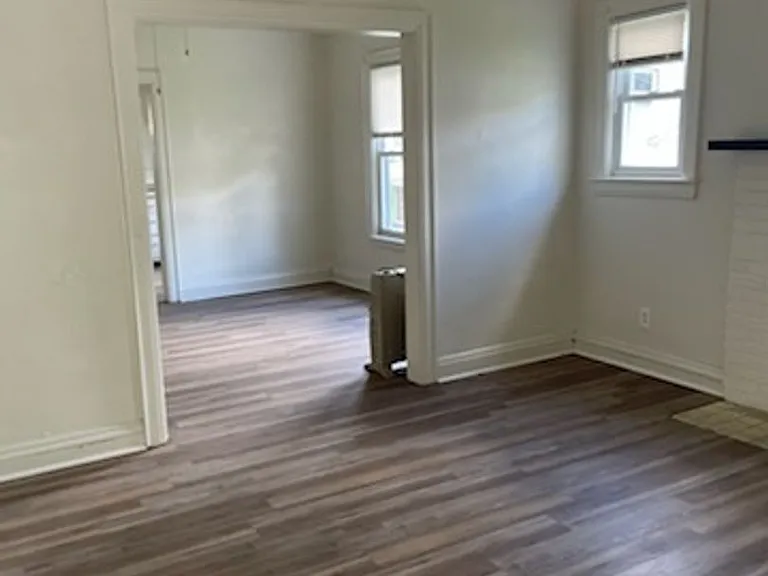 2333 Washington St W — Photo 4
