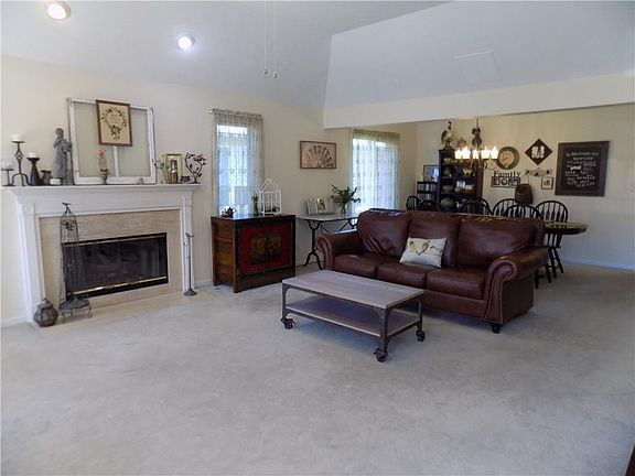 3rd image of 267 E Andrews Blvd
