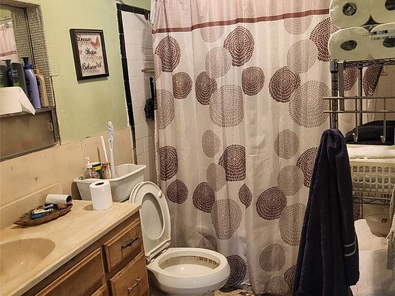 3rd image of 2446 Meadowvale Ave