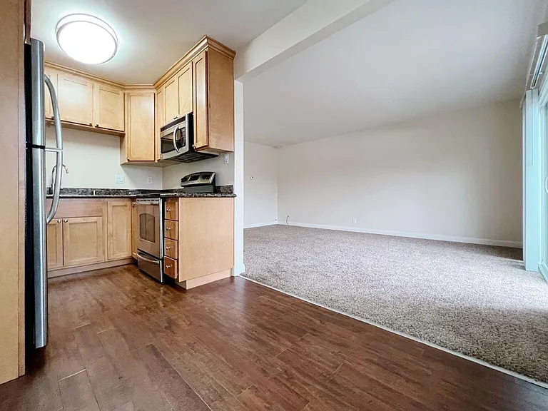 Laurel Heights — Photo 12