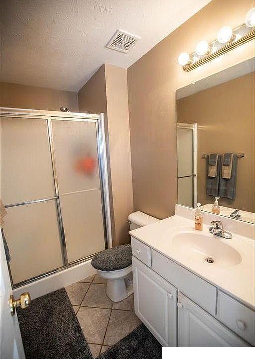 1st image of 5405 S 190th St