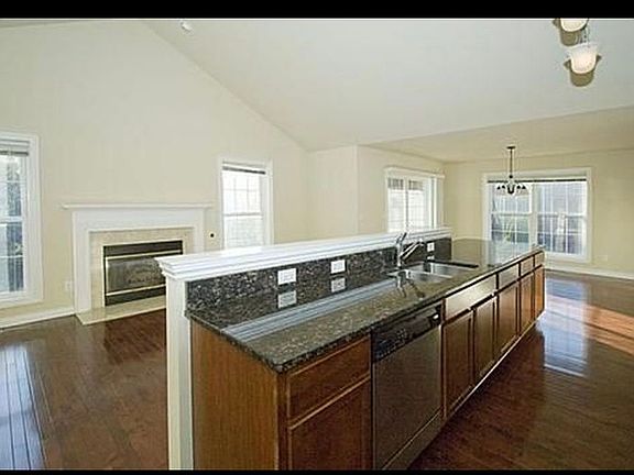 4th image of 5668 Hampshire Ln