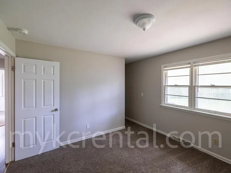9108 W 95th St — Photo 8